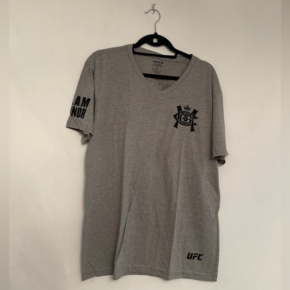 Reebok x UFC Notorious Conor McGregor Gold Logo T-Shirt Tee Deadstock V-neck LG - Picture 2 of 9